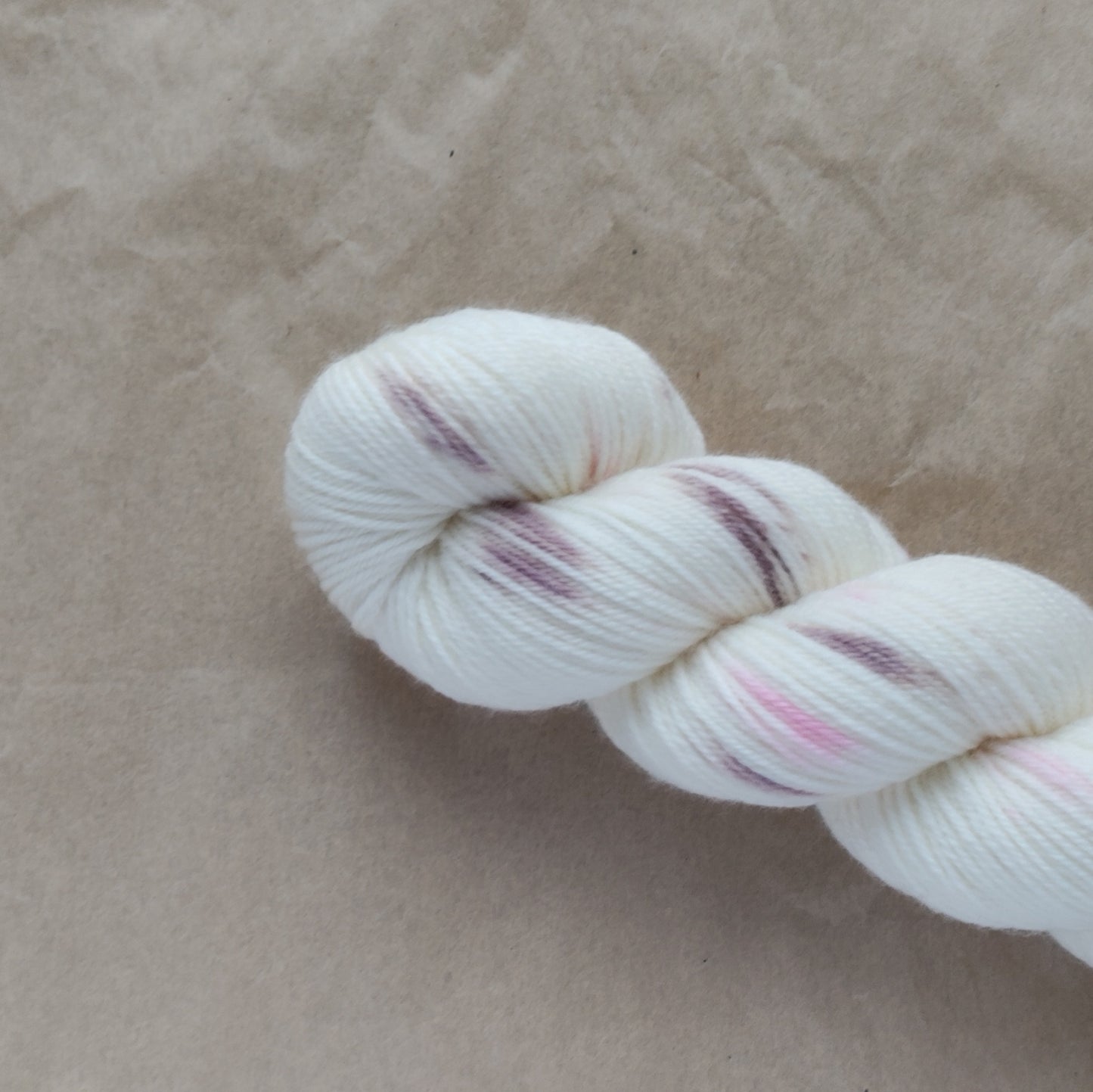 Laurelknits SuperSock – Eksklusivt håndfarvet merino strømpegarn