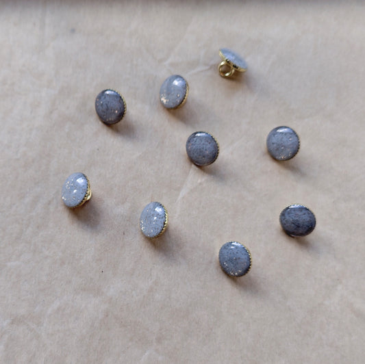 Guld glitrende knapper