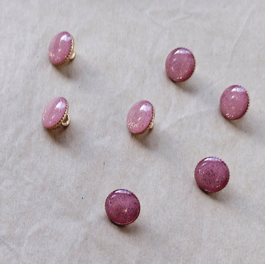 Guld glitrende knapper